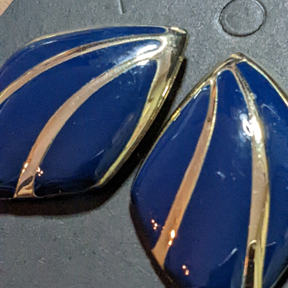 5/$20 large vintage studs - Picture 3 of 3